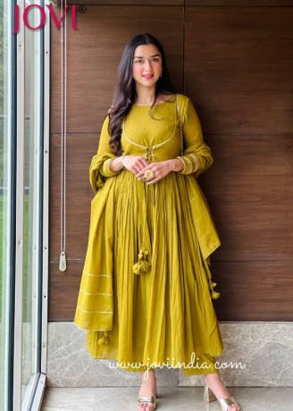 trending-wedding-guest-dresses-india-for-women-by-jovi-fashion-india-big-4