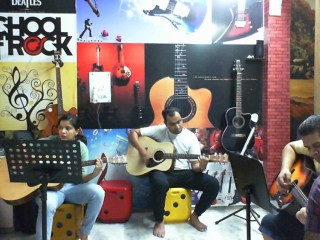 jazzelinn-guitar-school-guitar-classes-academy-online-lessons