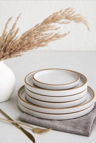 dining-plate-set-great-condition-for-sale-big-0